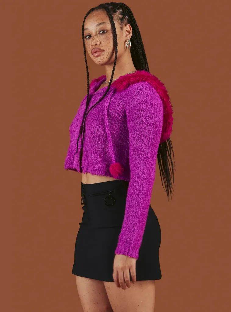 比较低调的妹子可以选择前俩种暗花丝袜~比普通黑色多了时尚感和酷帅