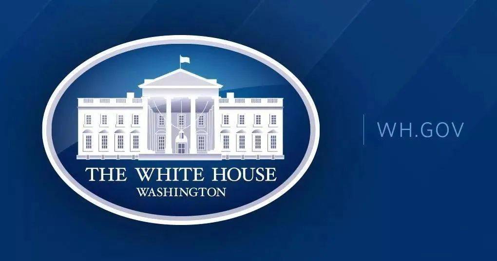 其实每一届美国政府领导人的轮新  白宫标志都会进行重新设计 奥巴马