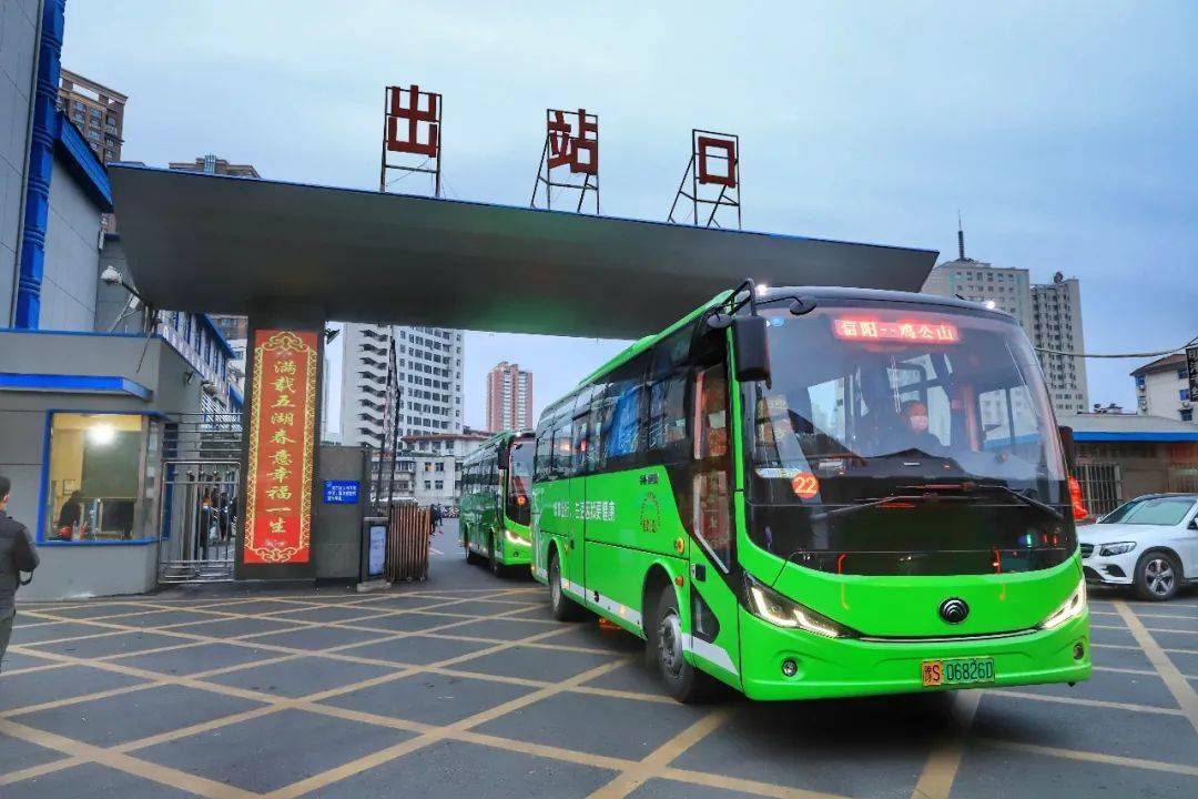 ▼  昨日, 信阳至鸡公山线路公交正式启动 ,弘运集团旗下的弘运公共