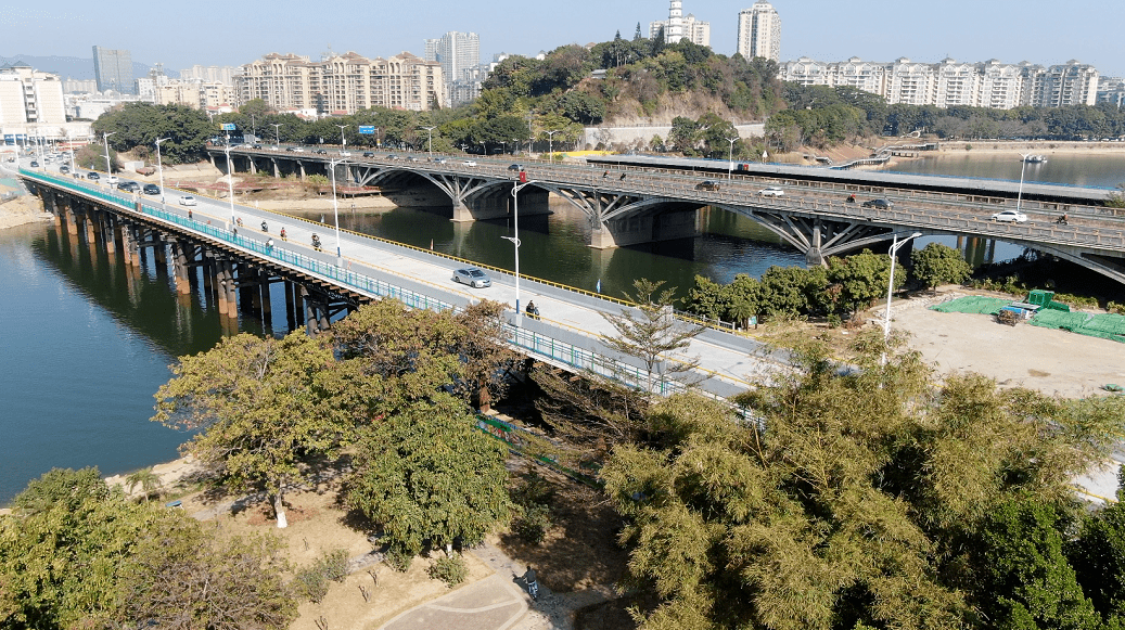 今天雁塔大桥临时便桥由荔城往增江方向正式通车