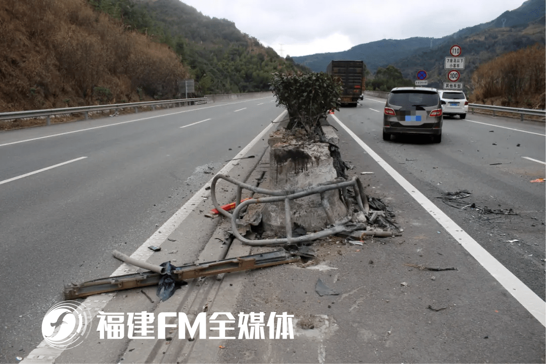 福建一高速突发车祸!司机当场身亡!都看看吧…_事故