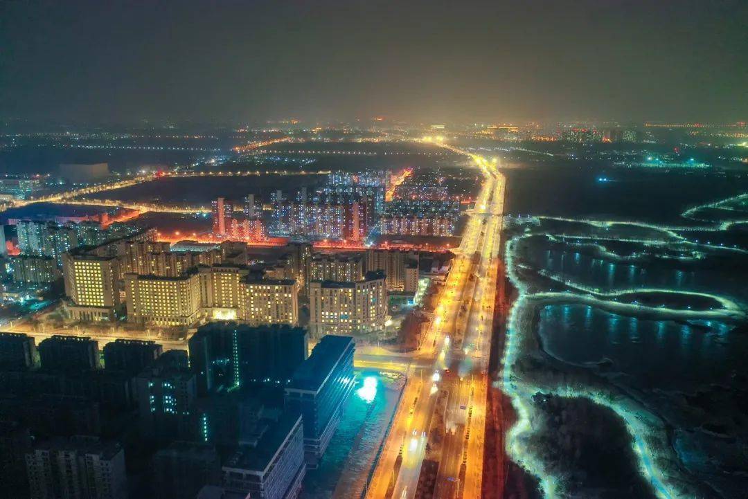 灯火虹成桥 作为昌平新时代的地标建筑 南环大桥的夜景 向来变幻多彩