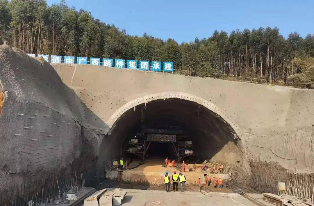 隧道导坑,仰拱,二衬安全步距控制难度大,转弯半径小及线形,二衬错台