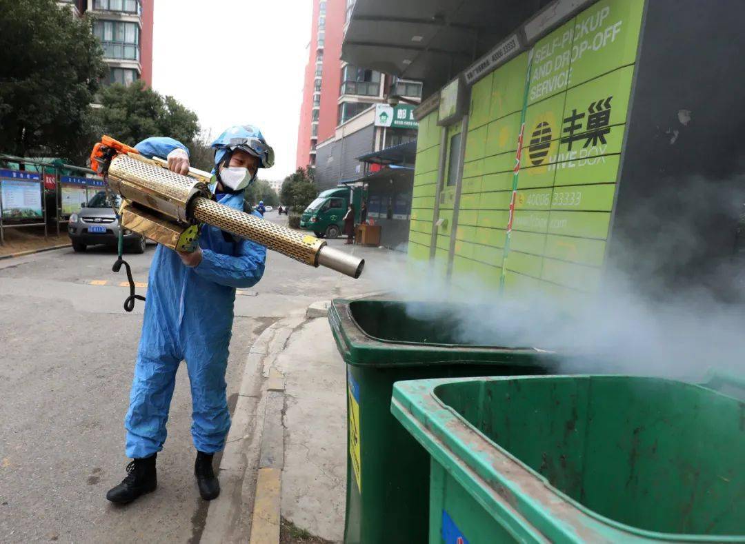 蓝天救援队:弥雾机消杀 筑牢疫情"防控墙"