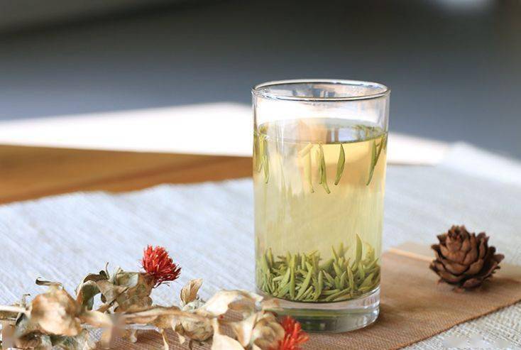 宜宾早茶上新,高山头茬雀舌,尝鲜价198元,但饮一杯明前春鲜,莫负春日