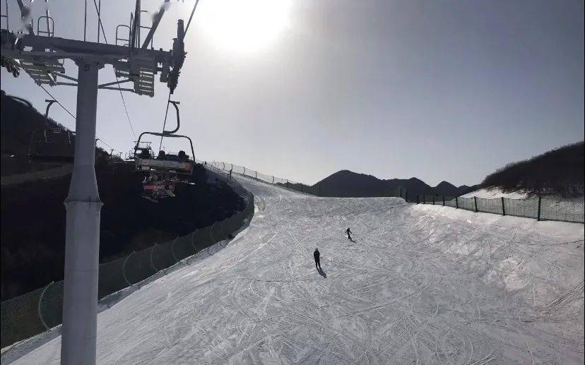 在滑雪老炮儿们公认的高级道里, 北京老牌儿南山滑雪场必须排得上名次