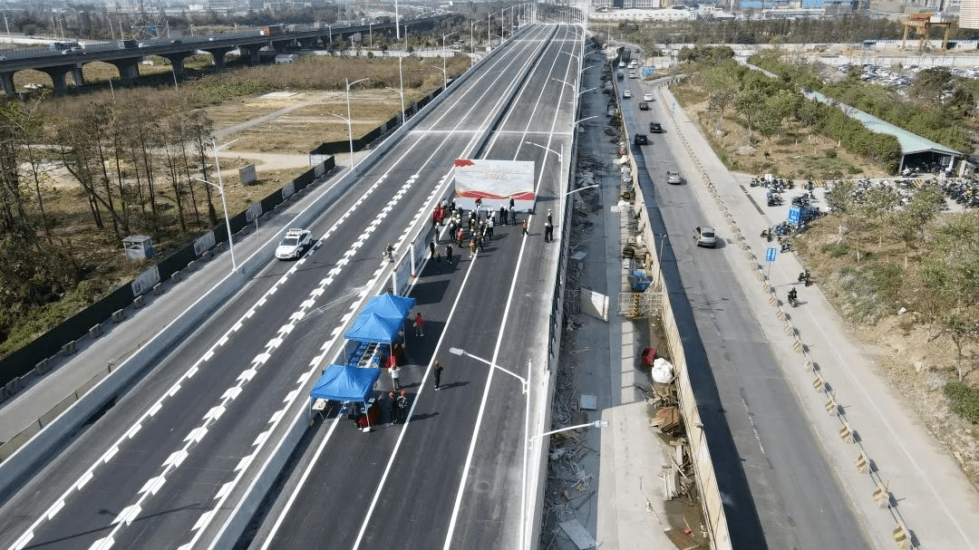 伦教龙洲路甲子路口跨线桥主线通车,市民出行更方便!