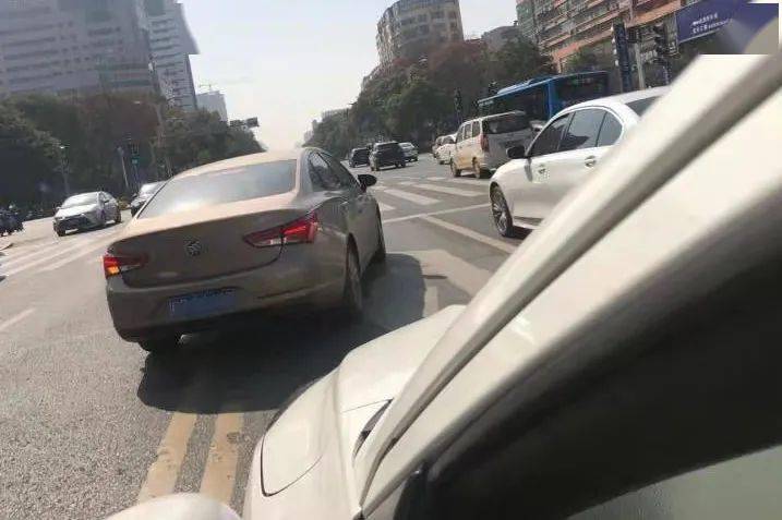 1月29日,吉州交警大队接到群众举报称:当天的12时42分,有一辆车牌号