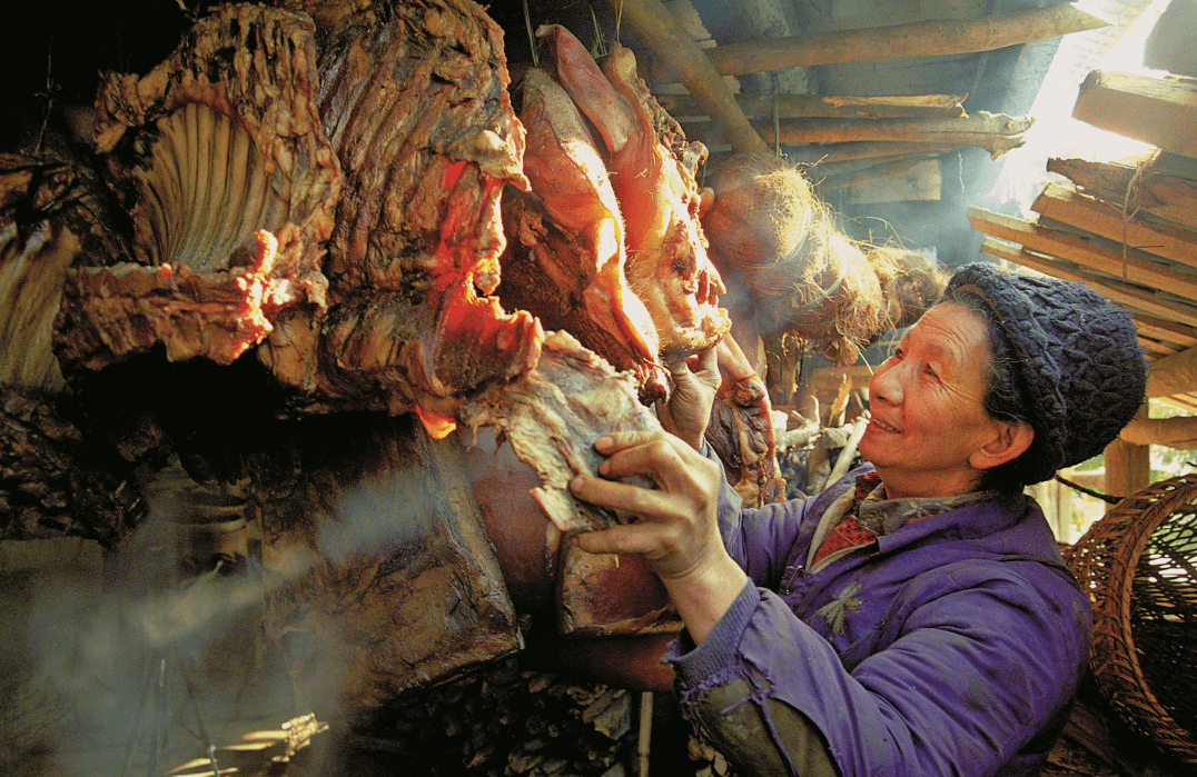 据《三国志》和民国《三台县志》记载,三台县五层山一带自古有腌制