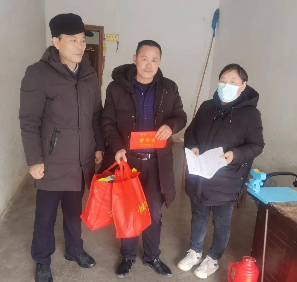 巢湖市总工会慰问坝镇困难职工