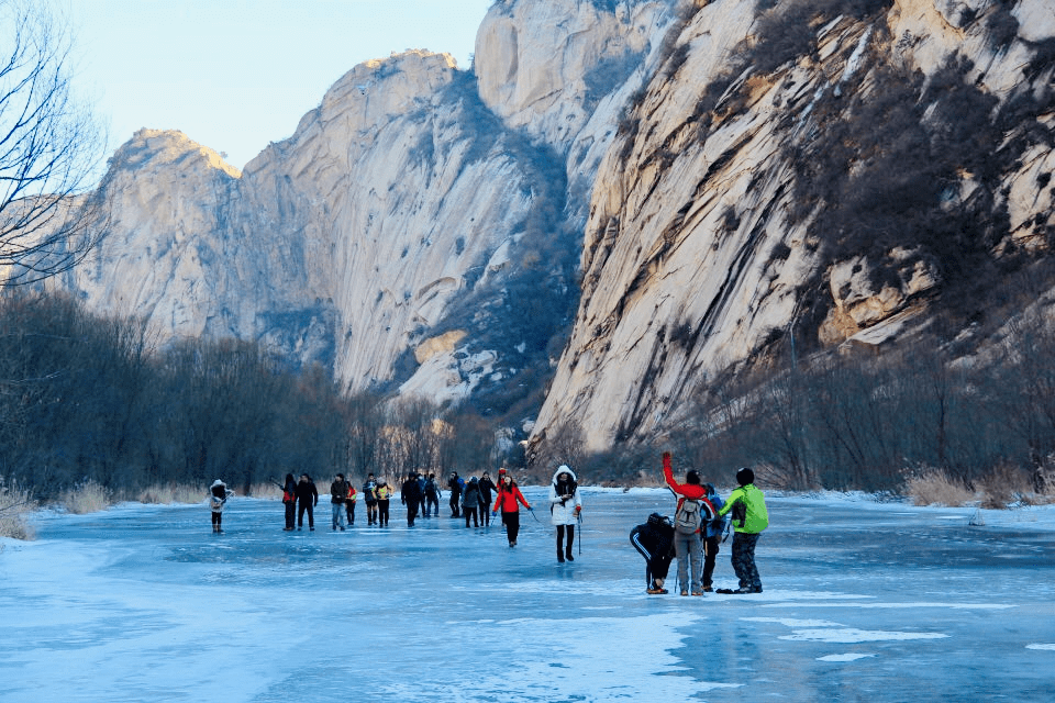 1日|白河峡谷踏冰|寻找 让子弹飞>拍摄地-野外埋锅造饭-雪中踏冰趣味