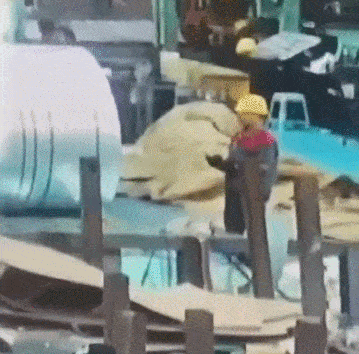 重要提醒: 只要在作业现场,必须佩戴安全帽 违章行为:未审批,未进行