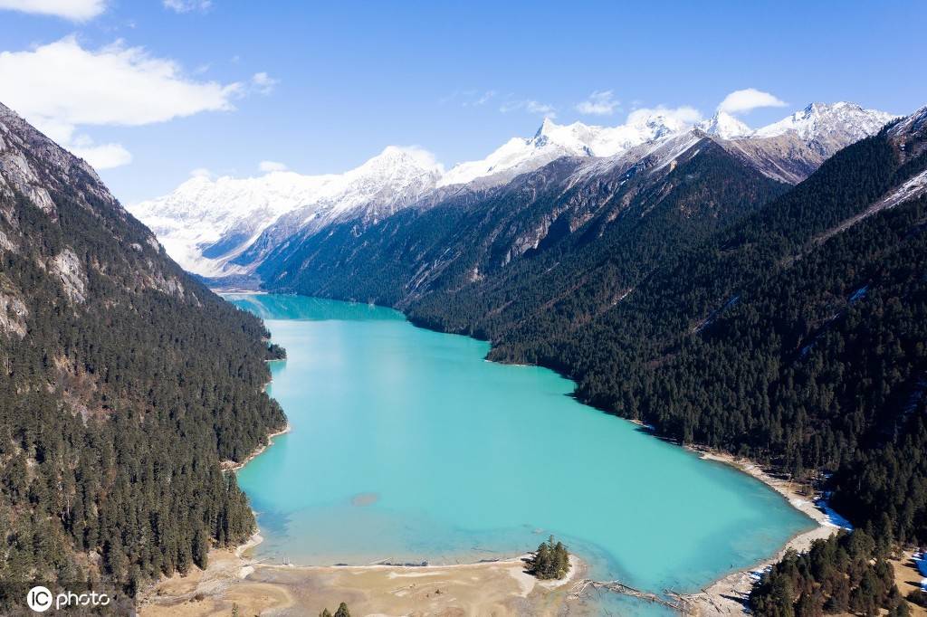 刚过大渡河就要翻折多山,直线距离只有50公里,海拔高差却有2000多米