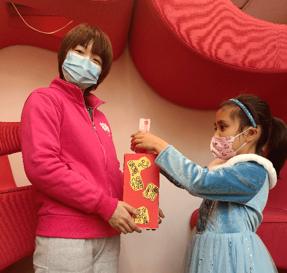 小树过年大扫除穿红衣压岁钱有你们就幸福