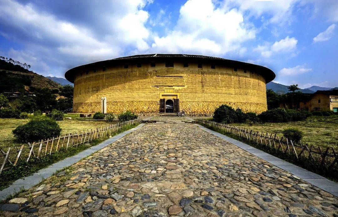 福建土楼(华安)旅游区(4a)2.本次套餐仅限两名大人和一名身高在1.