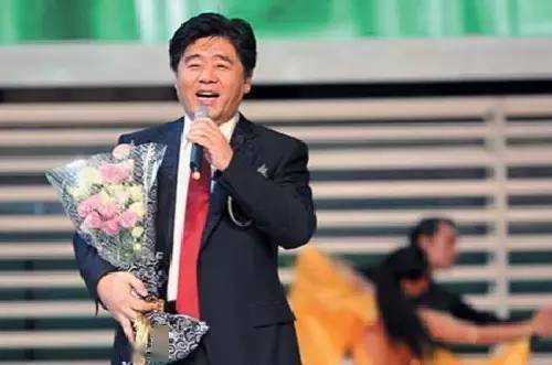 王洁实从修理工到歌唱家三个女人成就了我