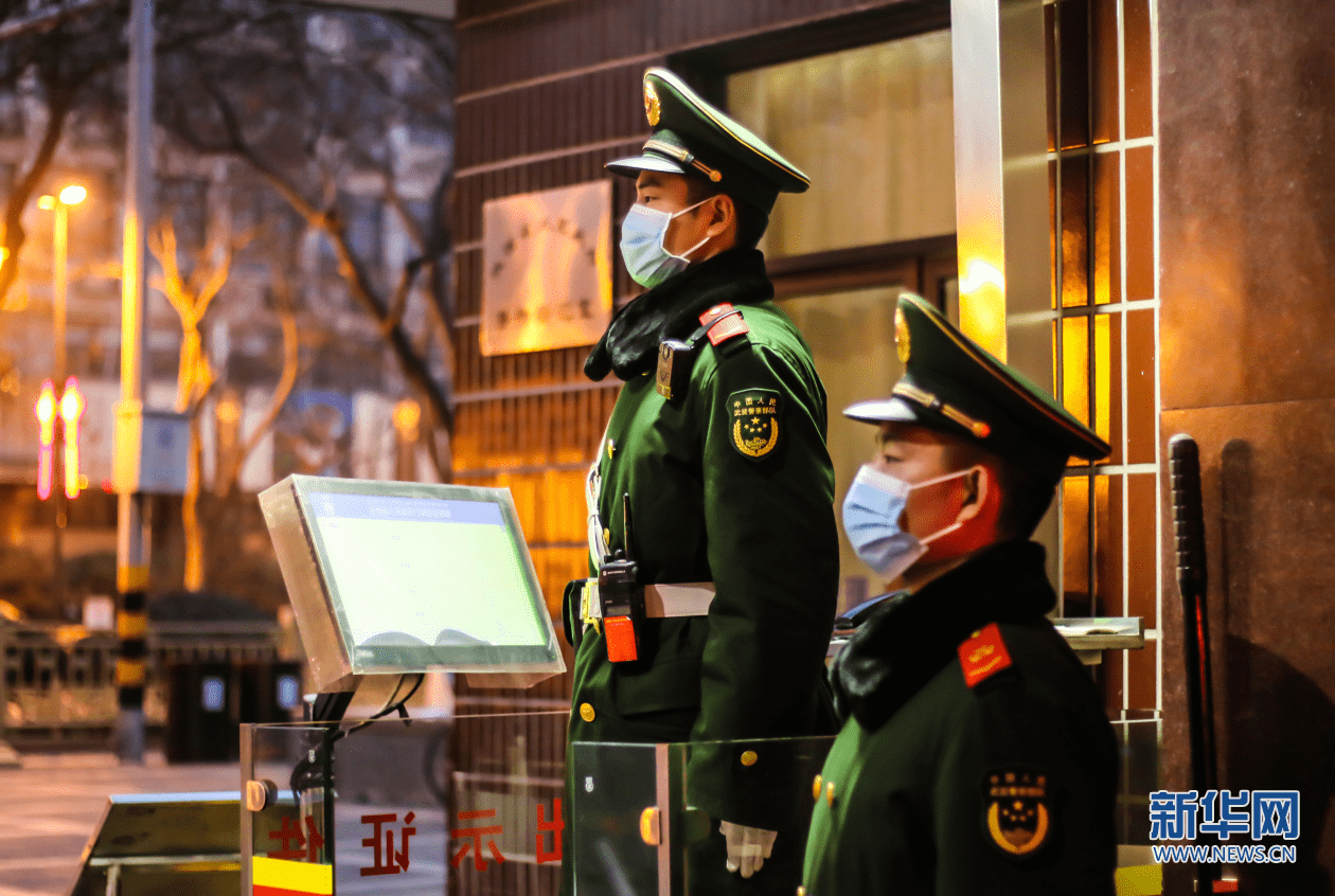 除夕夜 武警官兵为祖国站岗守岁