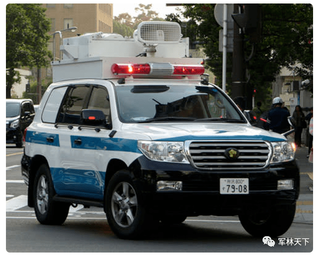 丰田霸道(prado)警车,国内也有车友将这款车型称为普拉多.