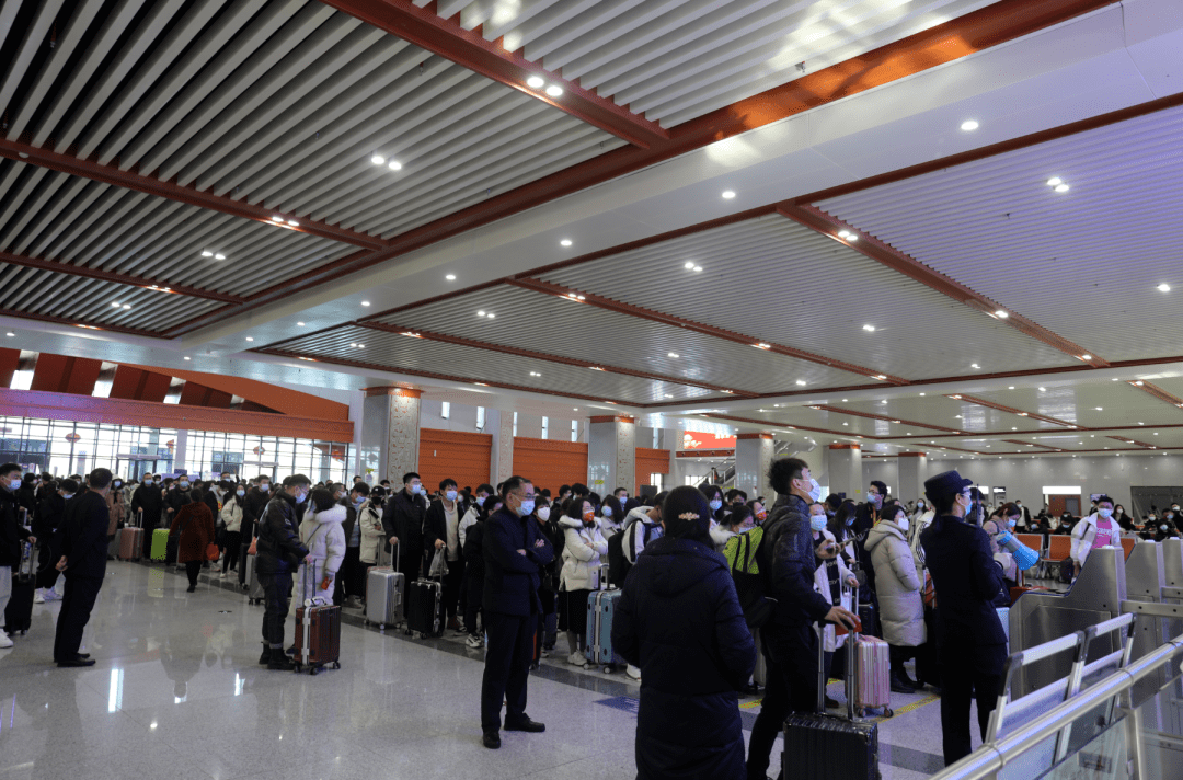 全部售罄 日发送旅客超3500人次 为了应对客流高峰 晋城东站候车大厅