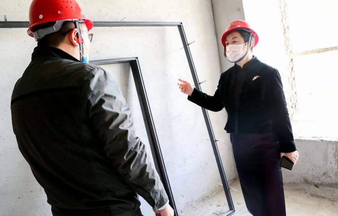 洪文瑾总经理以丰富生活经验交流分享室内装修意见金融公寓项目预计将