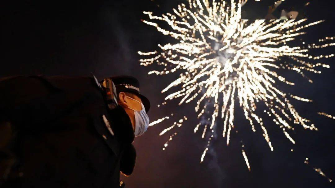 【图制:花火】记者跟拍官渡民警跨年纪录