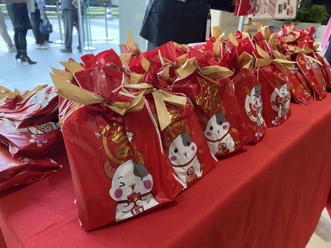 保利中汇牛年接福袋福气满满活动收官