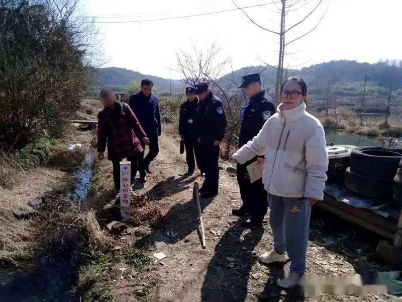 日前,  泾县昌桥乡一农户因图自家行车方便而擅自移动扬子鳄保护区