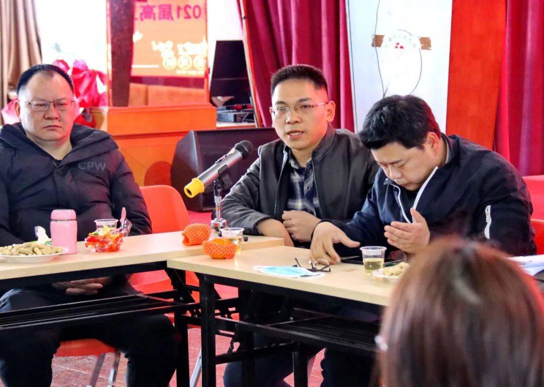 泉州七中召开2021届高三教师代表新春座谈会_黄志勇