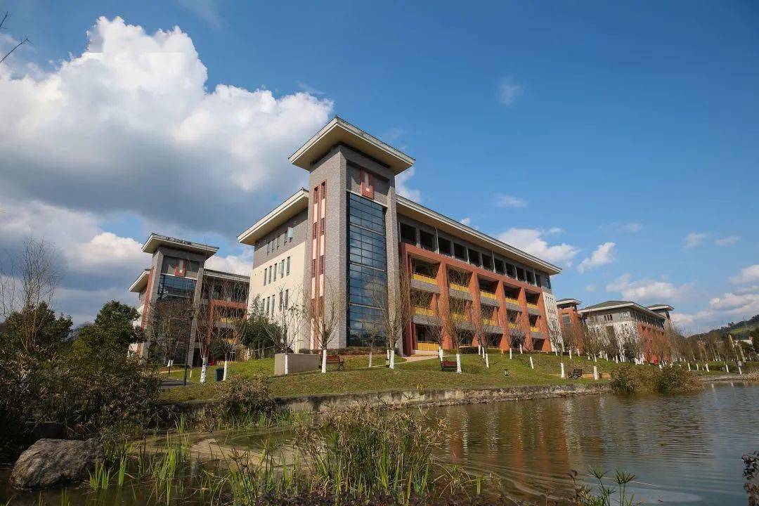 民族幼儿师范高等专科学校四川体育职业学院南充文化旅游职业学院人随
