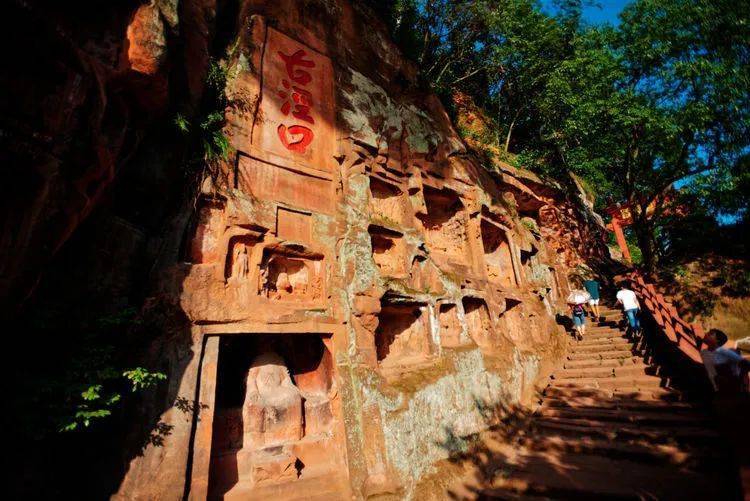 夹江县东风堰-千佛岩景区, 达到国家4a级旅游景区标准的要求,确定为