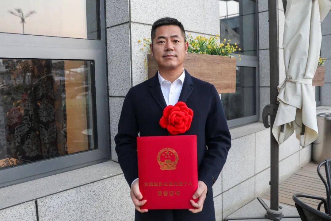 我国脱贫攻坚战取得全面胜利西宁的他们载誉归来