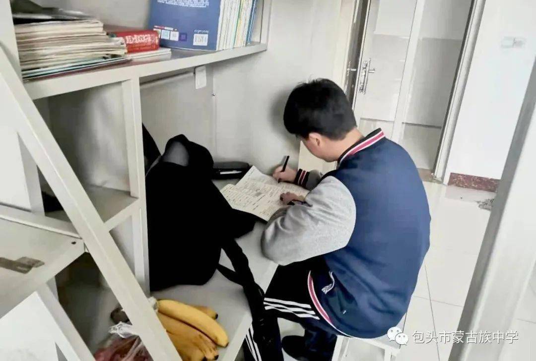 春意浓浓细雨绵绵,包头蒙中喜迎开学