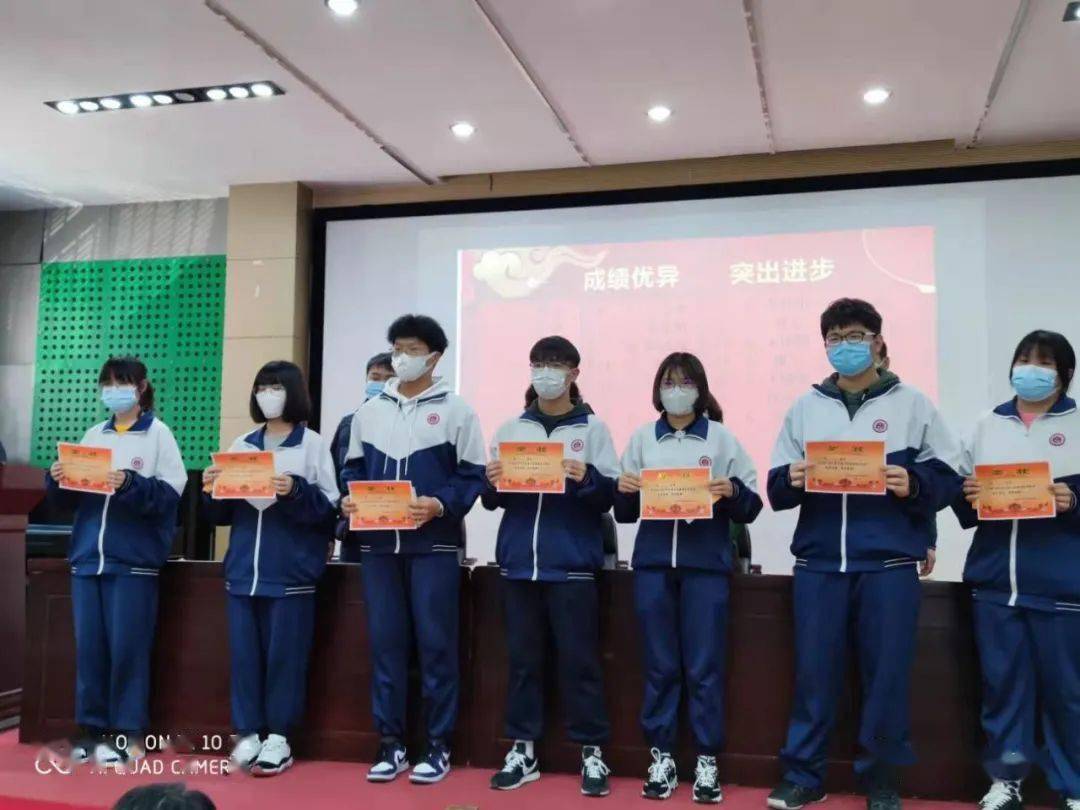 决战高考拼搏未来四合庄中学举行高三迎战高考百日誓师大会