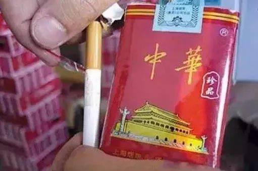 中华烟哭了!小村子造20年假烟,造出上百亿美国市场,连