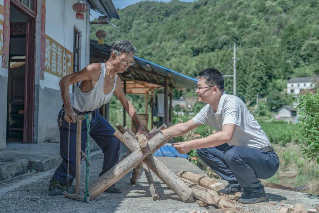 带领群众脱贫致富,致敬这12位税务人!_董瑞宜