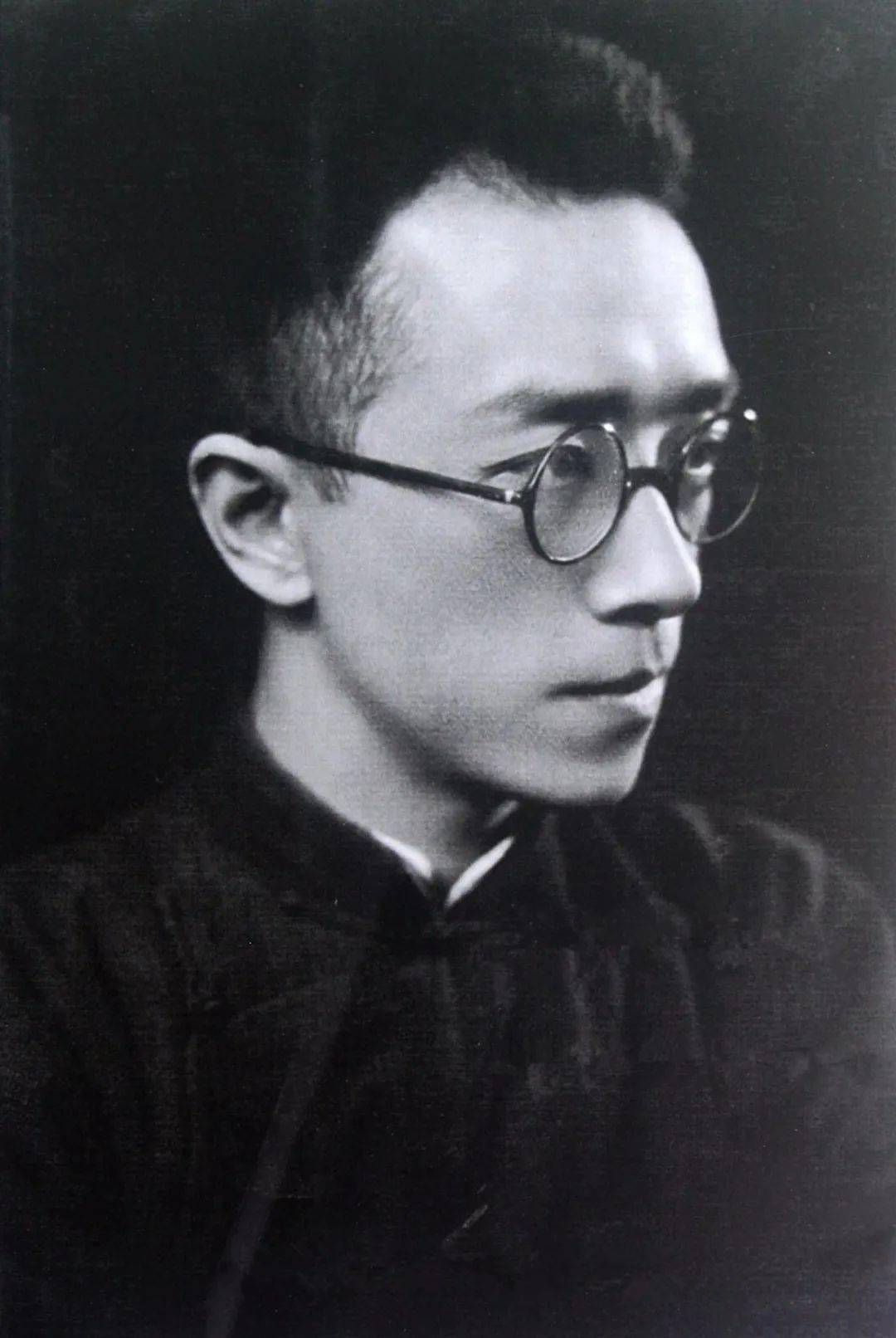 青年胡适 1916年,经过安徽同乡汪孟邹牵线,胡适与陈独秀开始书信