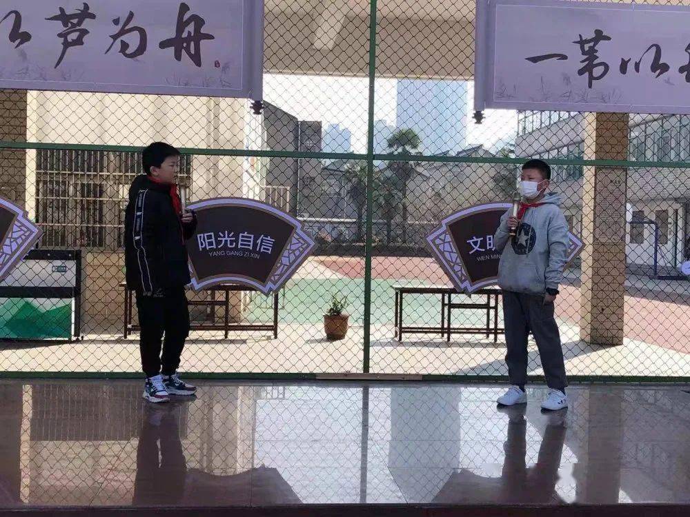 芦墅小学决定在3月份组织开展"让雷锋精神永驻校园"主题活动.