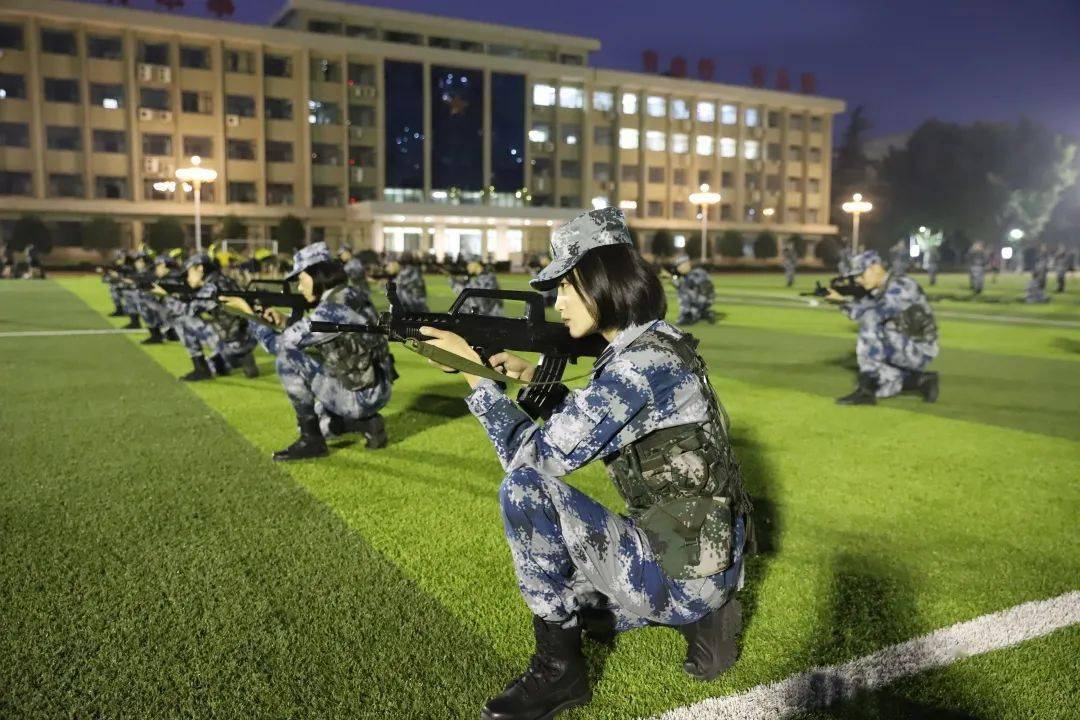 空工大女神来袭且看潇洒身影为战忙