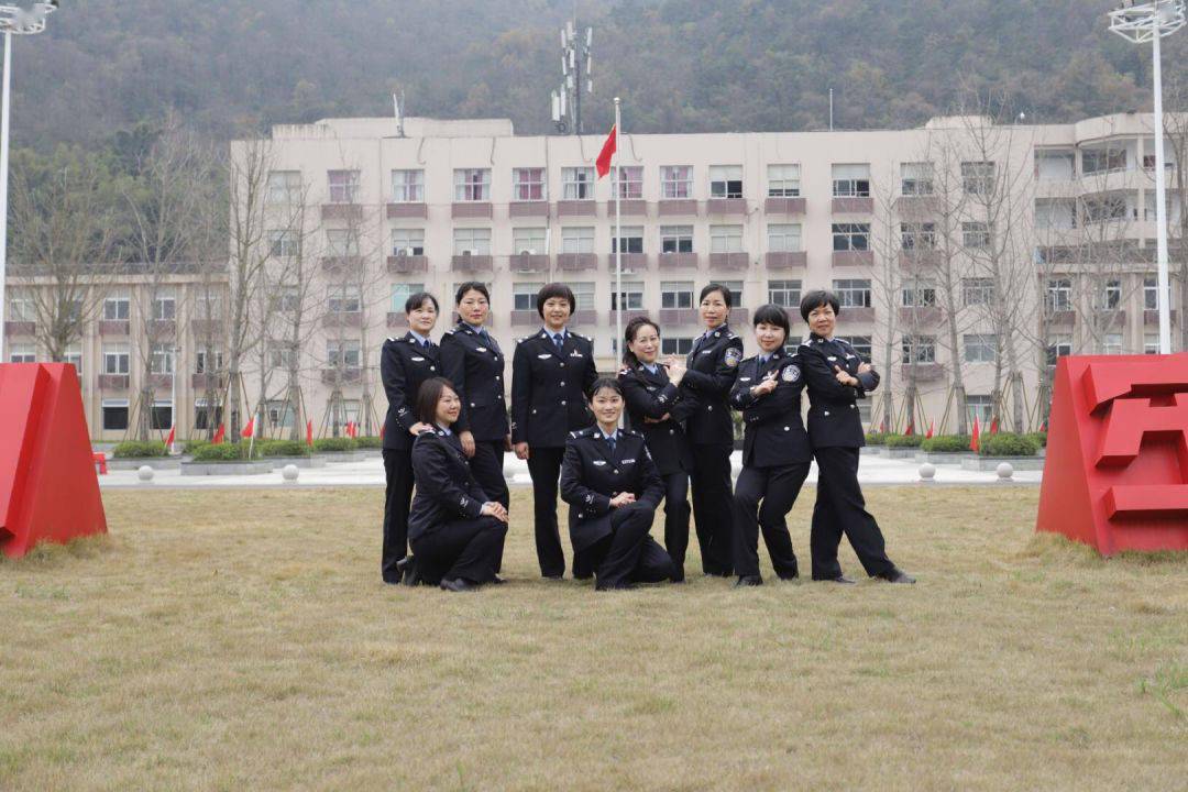 好美!平阳一大波女警察照片流出!
