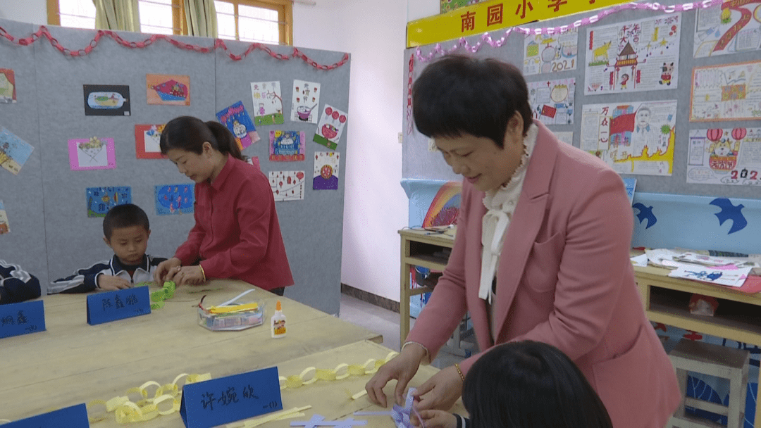 南园小学校长 江柳碧