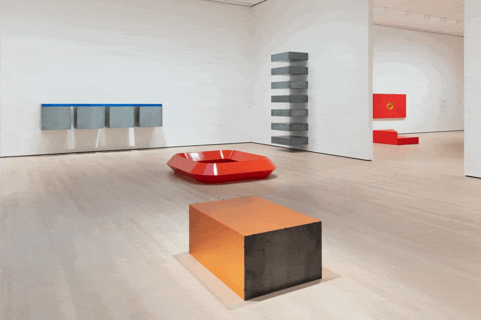 当你走进纽约现代艺术博物馆六楼科恩中心的唐纳德·贾德特展,你会