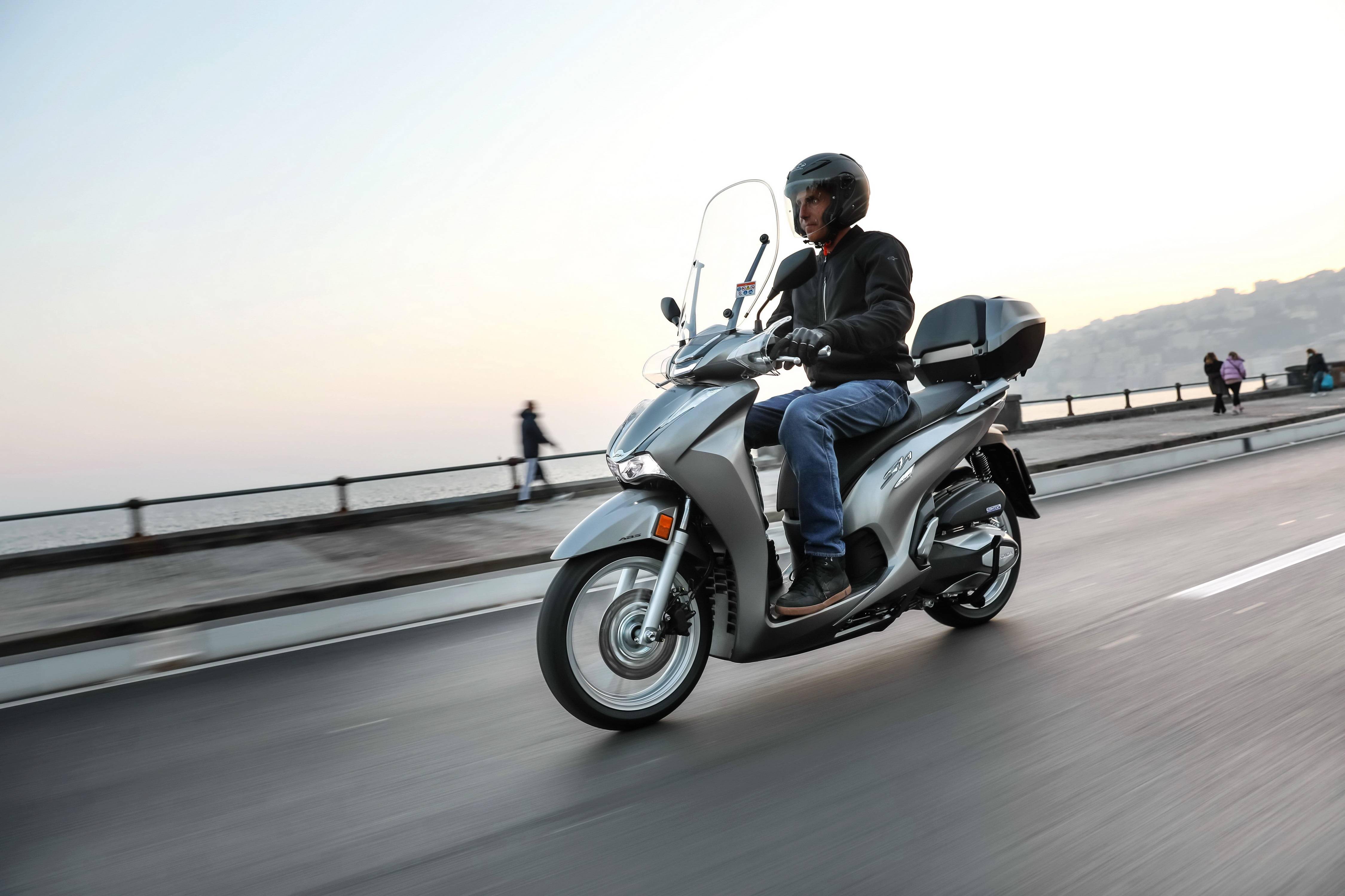 honda中型踏板的拳头2021sh350i户外图集