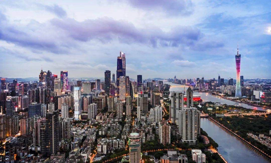 40层以上高空,收藏cbd画卷 大家都知道,广州最璀璨的夜景在珠江新城