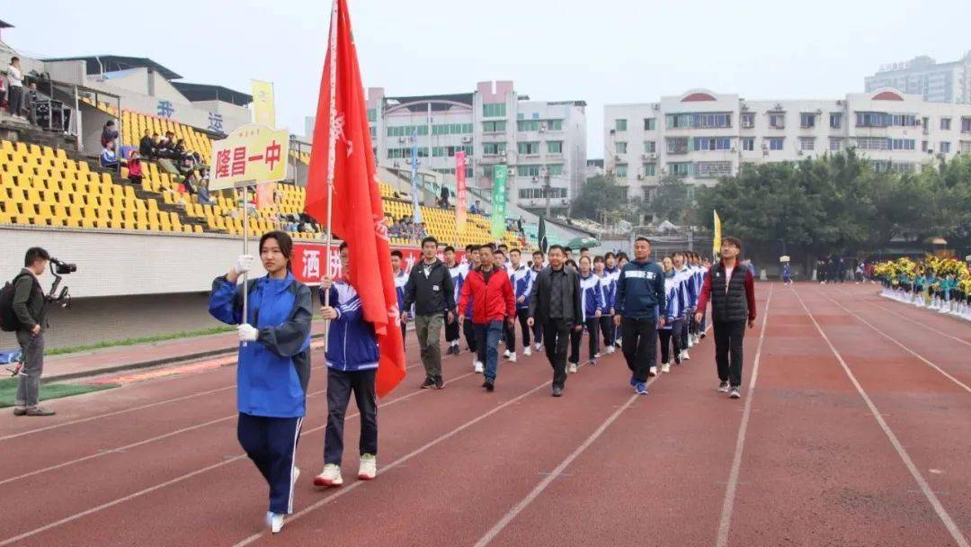 青春风采双凤镇中心学校,隆昌一中为在场的嘉宾,师生带来令人振奋的