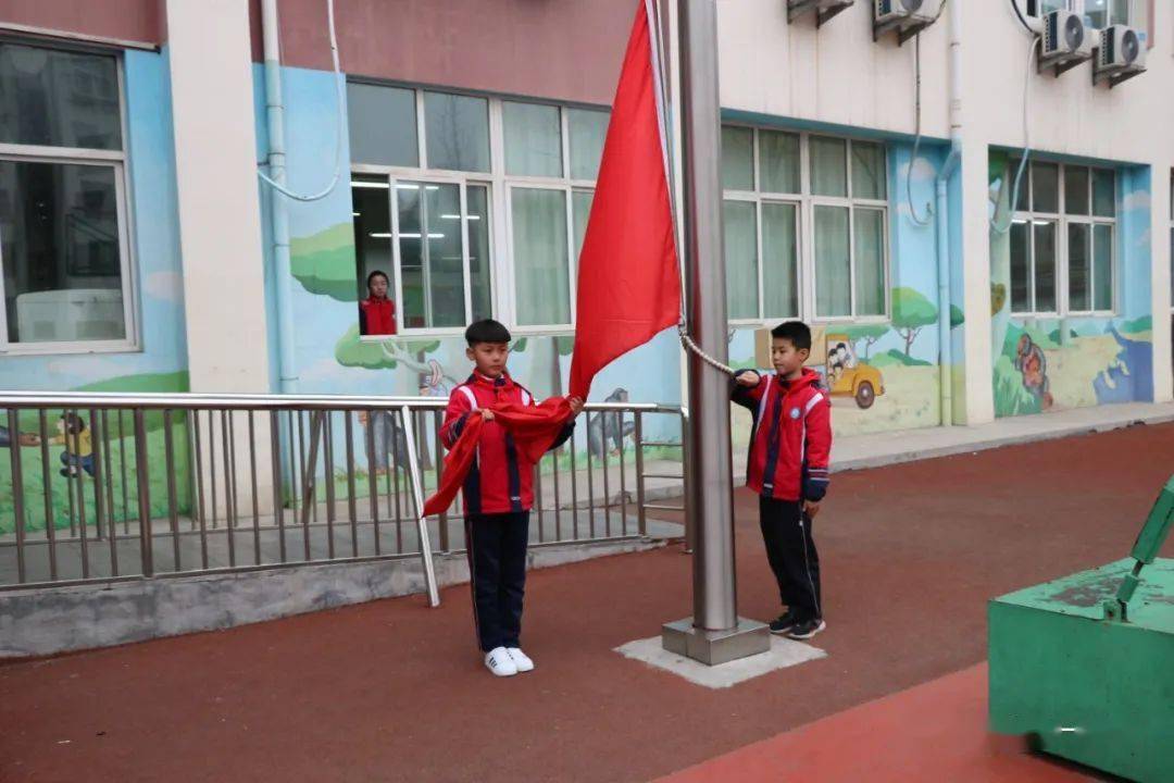 莒南一小校园动态】莒南县第一小学 "百年庆华诞,文明我先行"升旗仪式