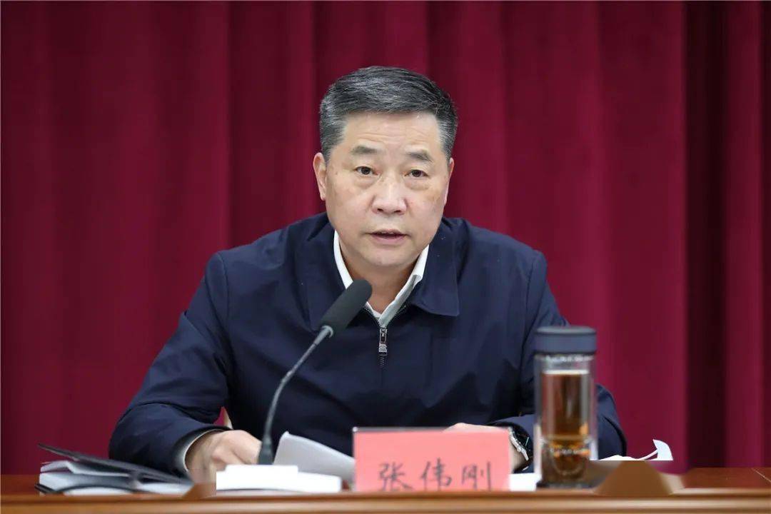县委副书记,县长毛献明作表态发言