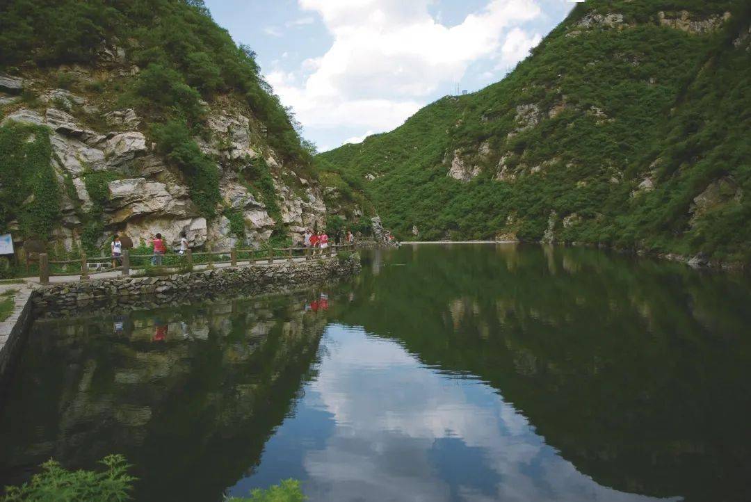 春游保定 7> | 飞瀑流泉山水美,险峰水湖刚柔济_景区