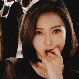 搞笑gif:我们老板的秘书,天天睡觉不干活