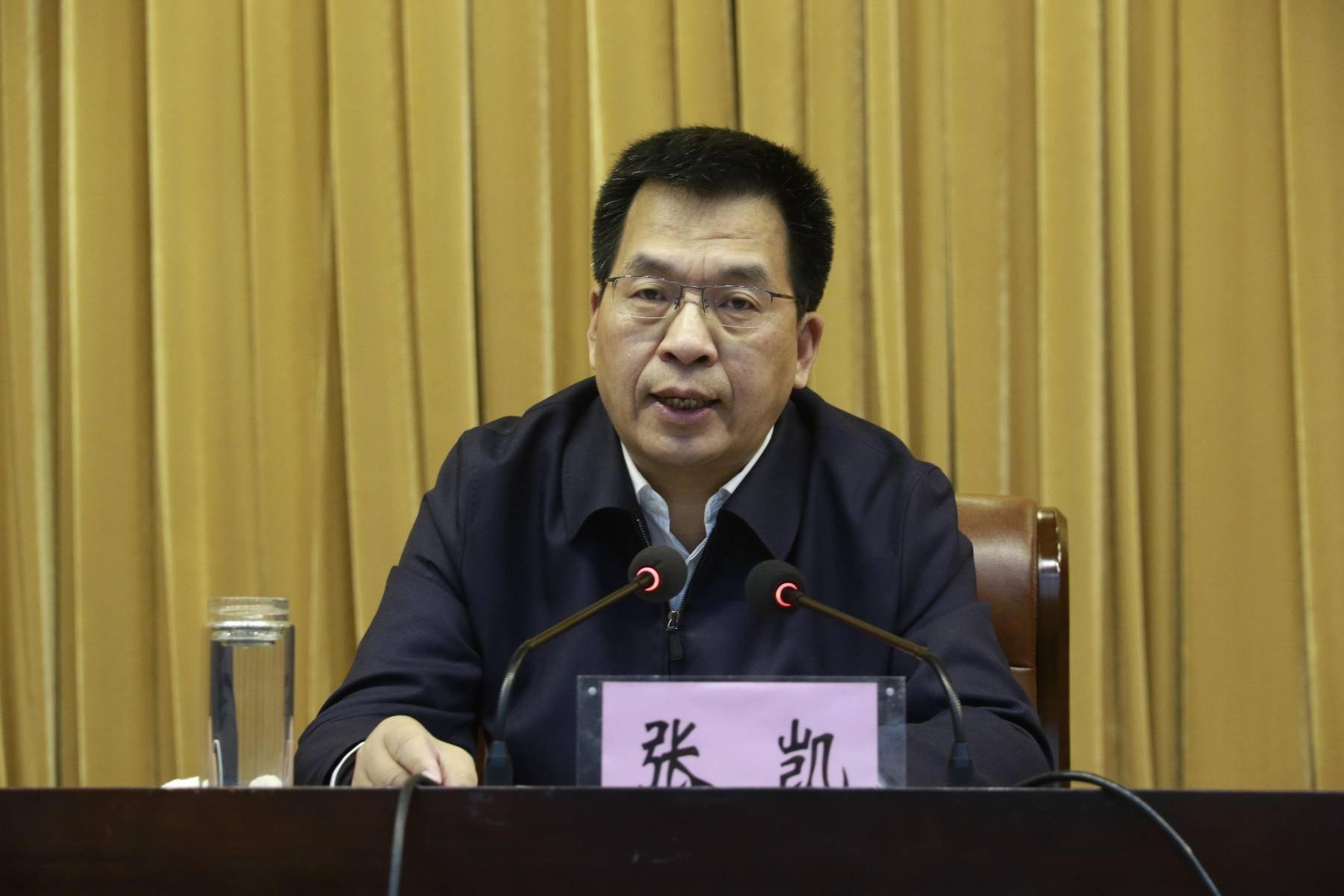 张凯在全市政法队伍教育整顿警示教育暨廉政教育报告大会上强调动真