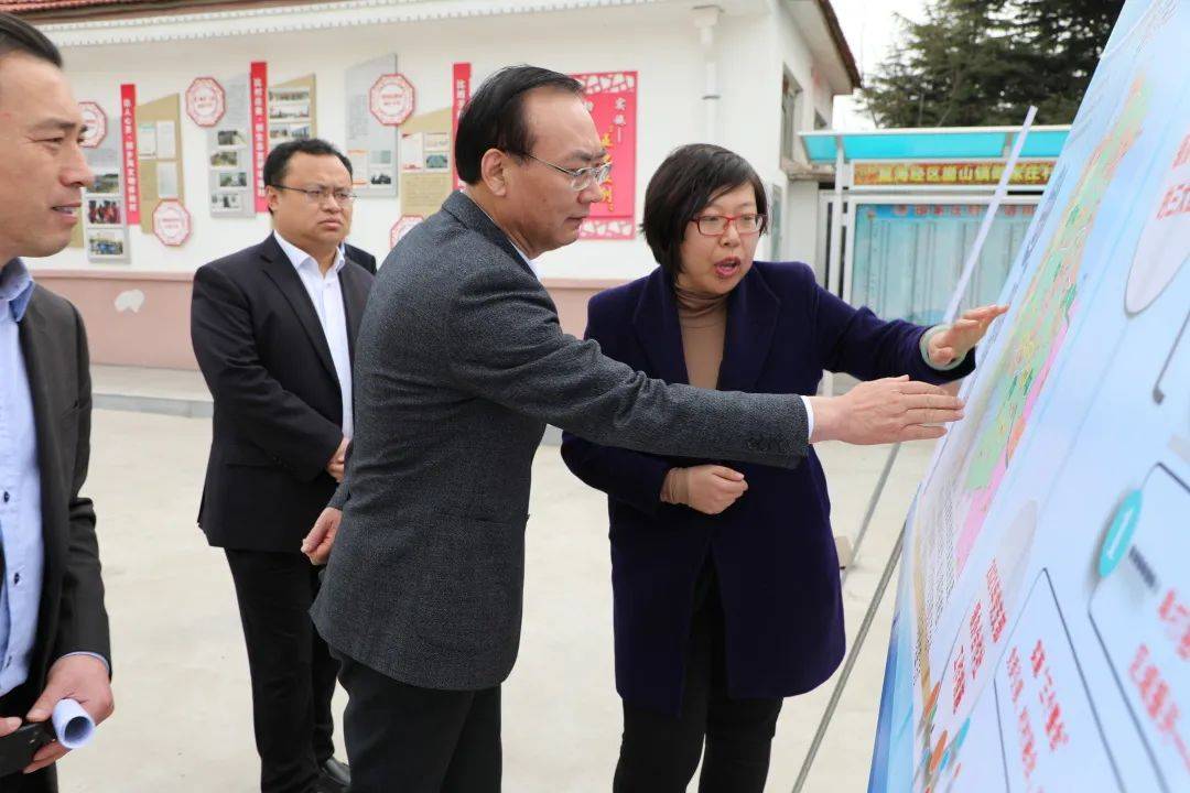 王清到崮山镇泊于镇调研工作